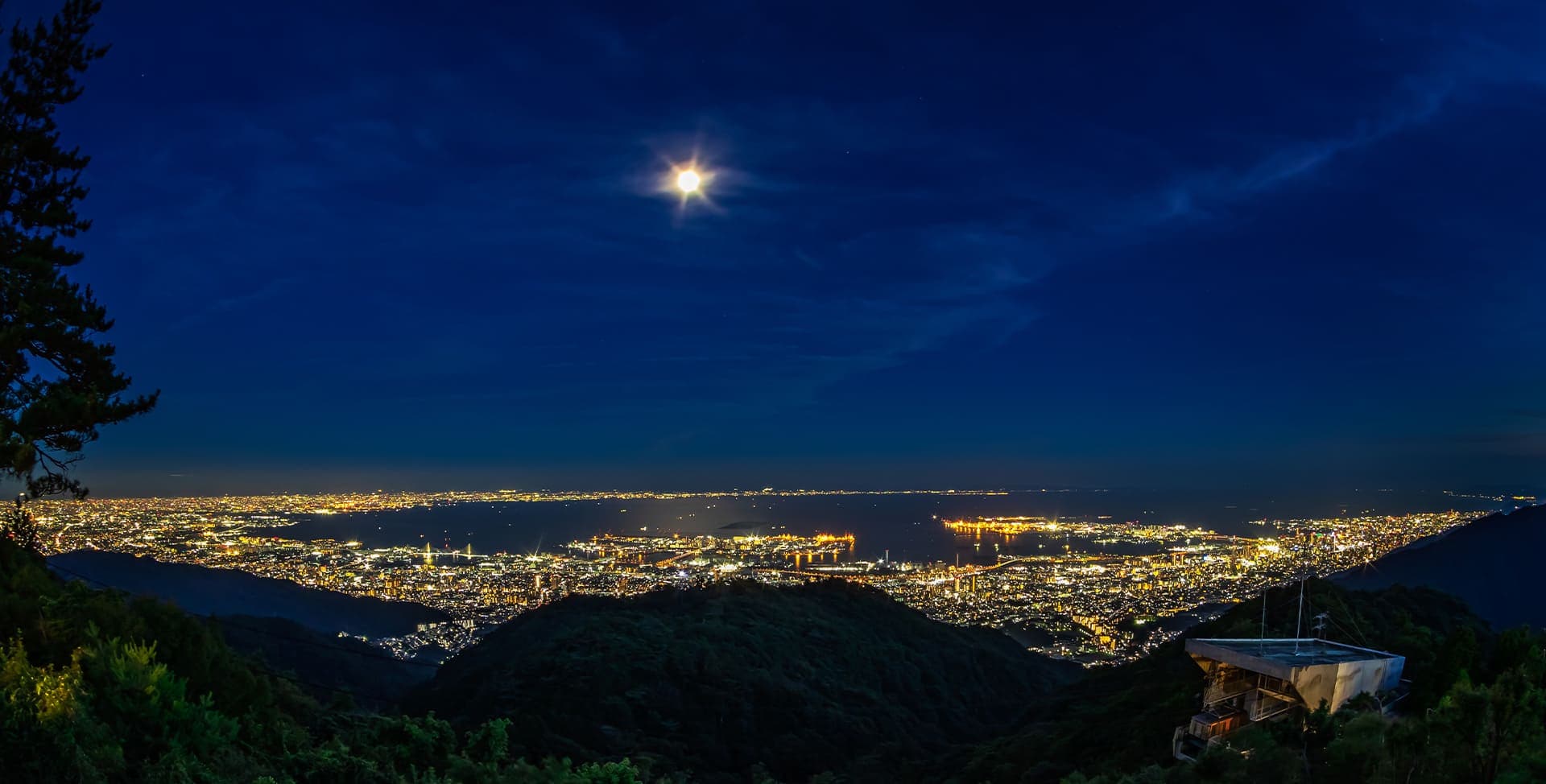 可以从莫耶山掬星台看到的炫目的神户夜景