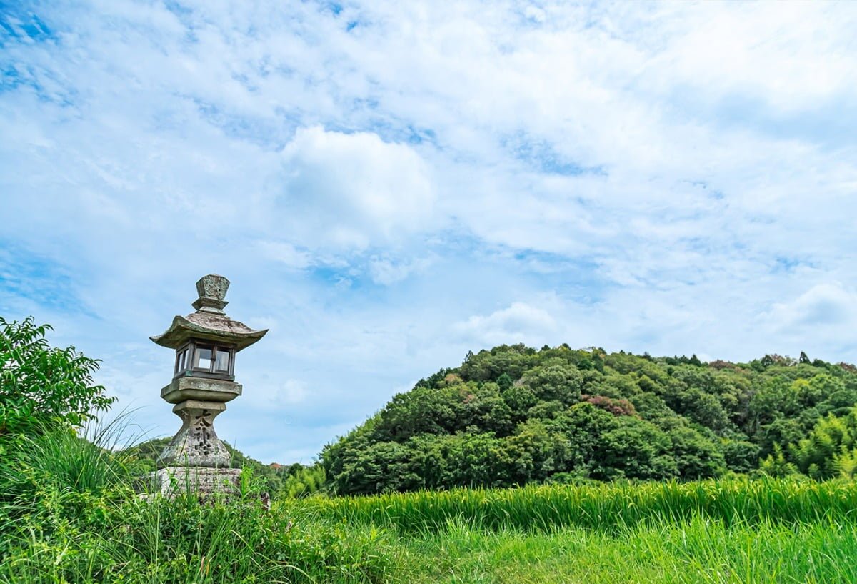 Stone lantern