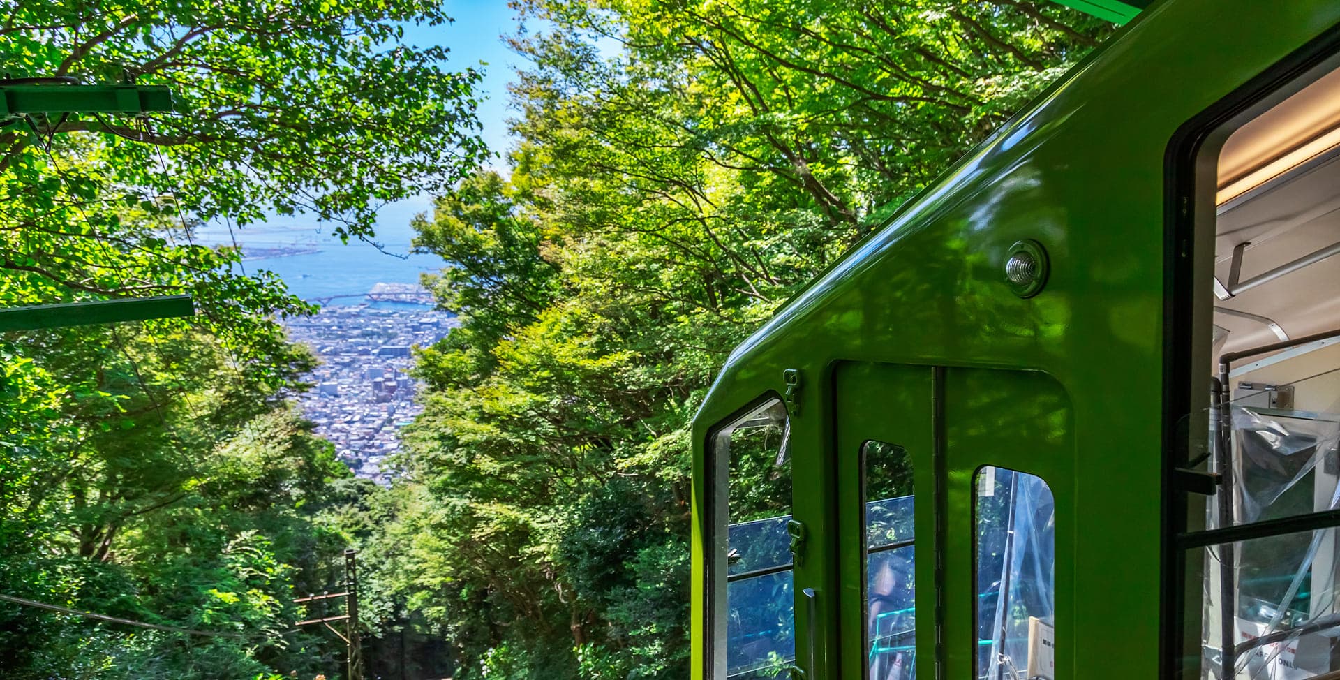 La vista del centro de Kobe desde el Maya Cable Car