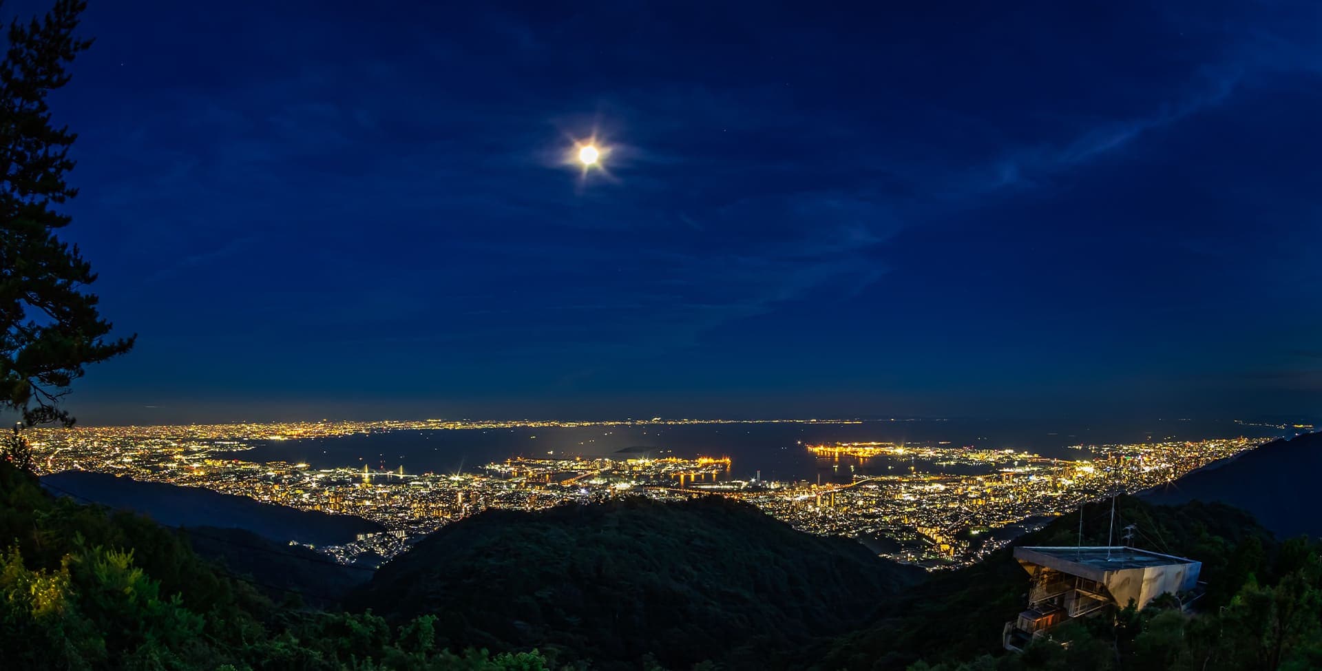The glittering Kobe’s night view from Kikuseidai, Mt. Maya
