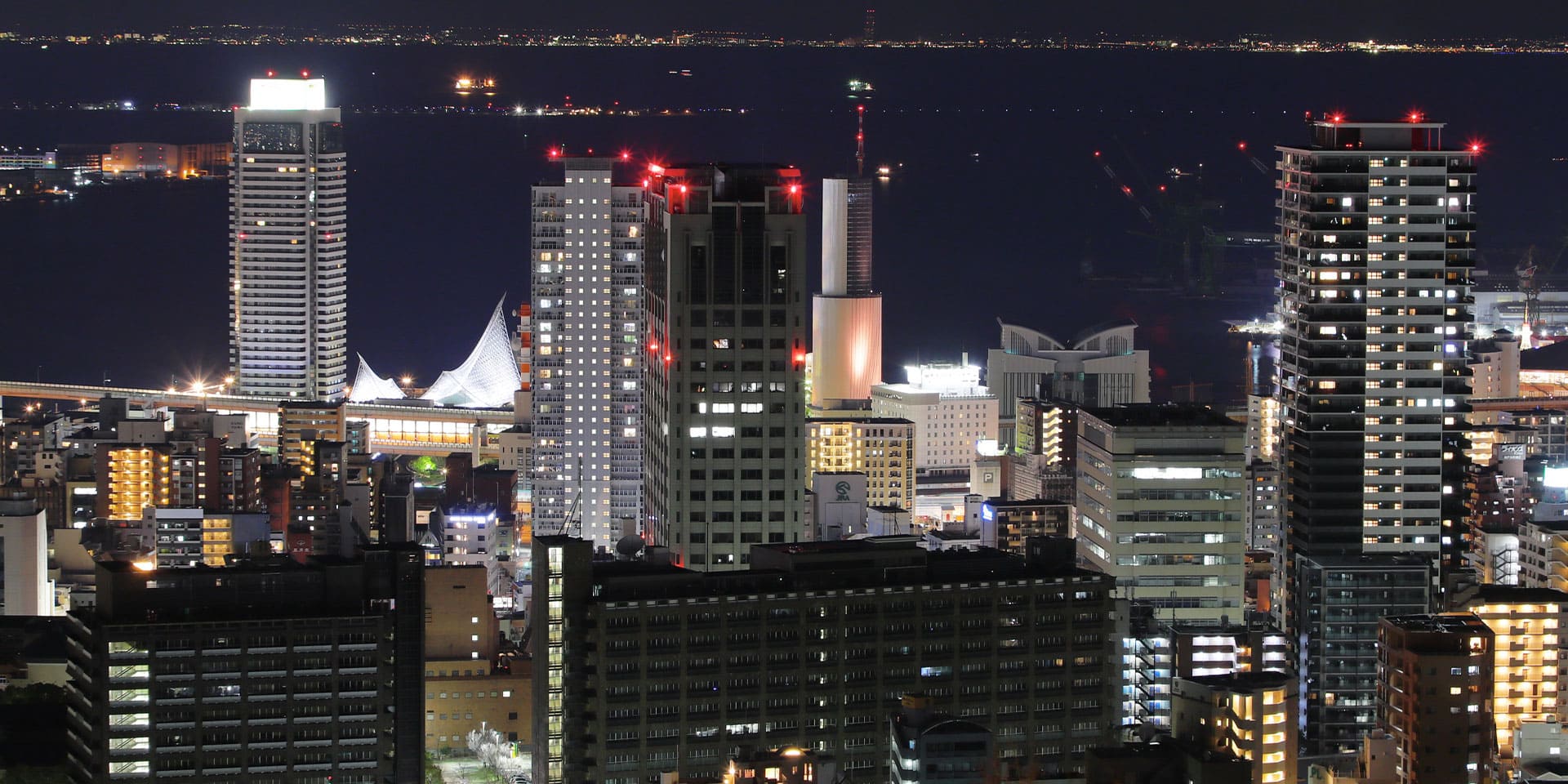 神戸港とメリケンパークがすぐそこに。