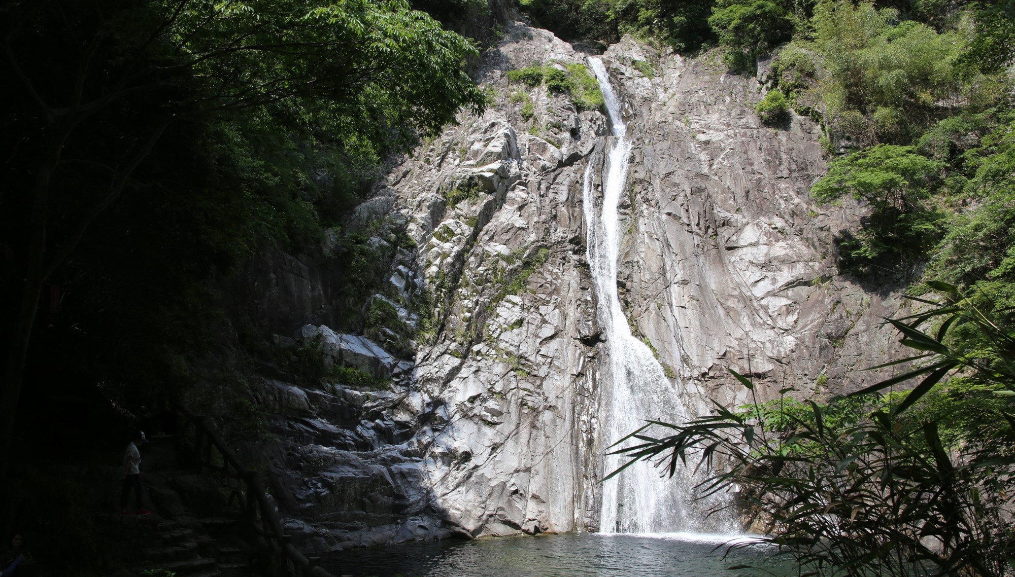 神戸の山の自然を楽しめるスポットのひとつ、布引の滝